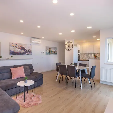 Appartement Three-bedroom In