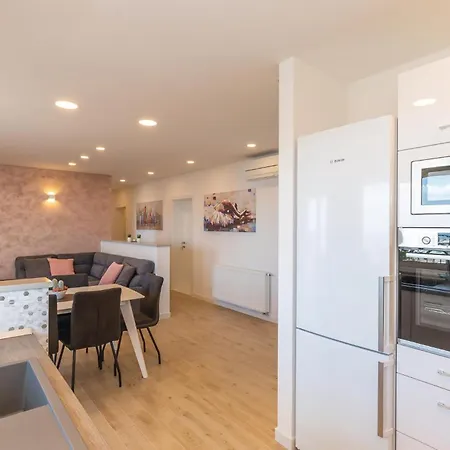 Three-bedroom In * Makarska