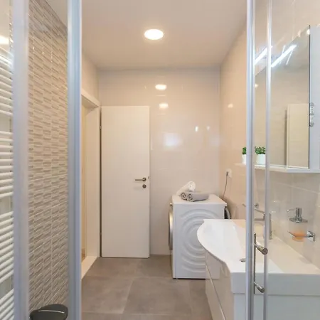 Mooi Appartement In Makarska Met Uitzicht Op Zee