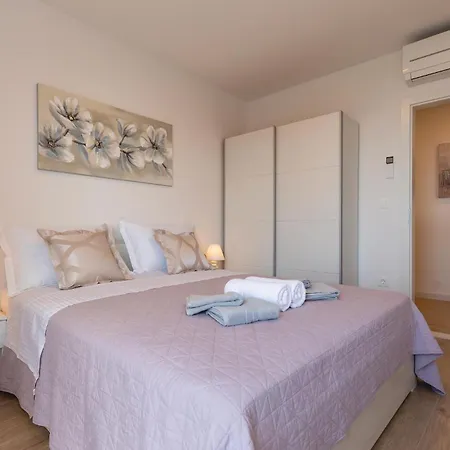 Mooi Appartement In Makarska Met Uitzicht Op Zee *