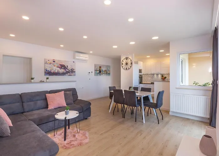 Apartment Three-bedroom In