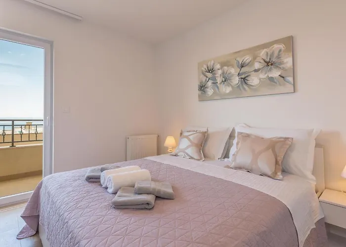 Apartment Three-bedroom In