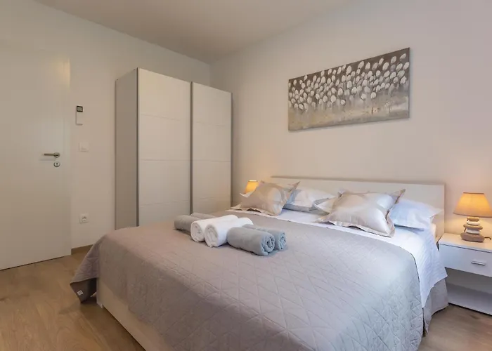 Apartment Three-bedroom In *